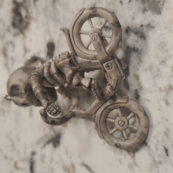 3D Smoking Skeleton on a Bike Hard Rubber Key Ring. - Picture 7 of 11